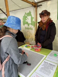 Bild vom Stand mit der Aktion "hoch stapeln"
