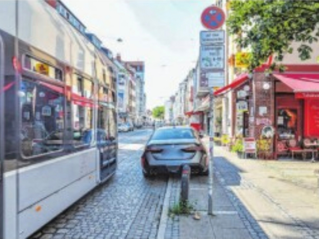Parkendes Auto im Steintor
