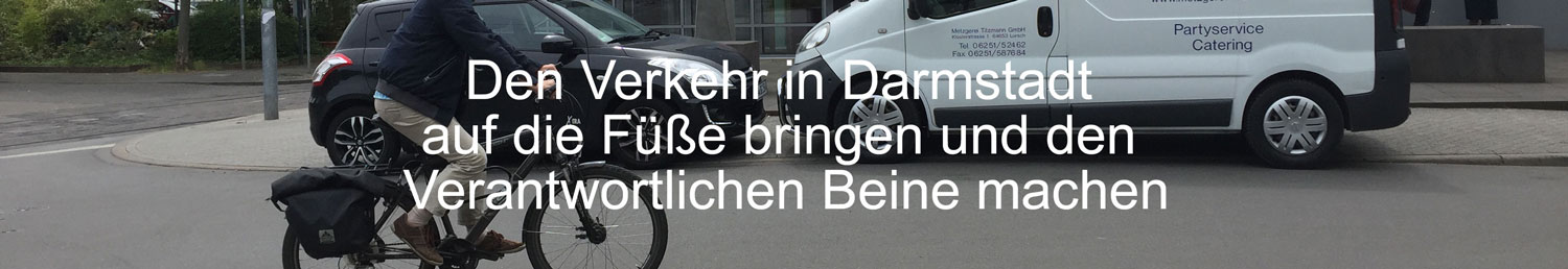 Radfahrer und Autofahrer in der Stadt. Aufschrift: Den Verkehr in Darmstadt auf die Füße bringen und den Verantwortlichen Beine machen