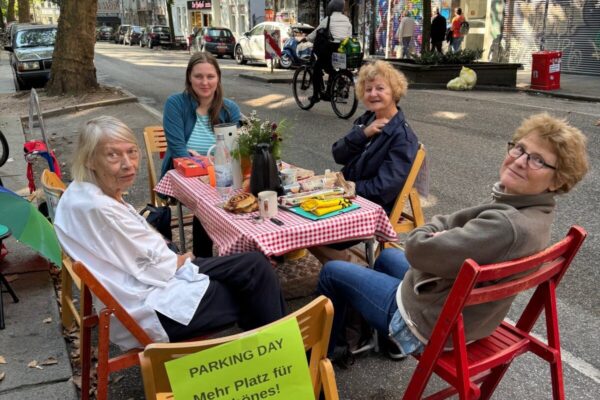 IMG_5419 Picknick am Parking-Day auf einem Parkplatz