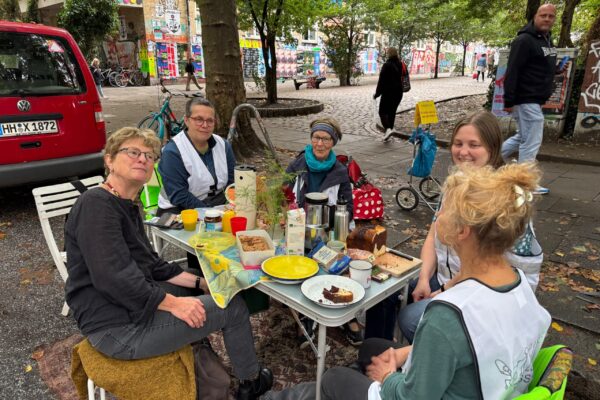 Fuss-Aktive in der Wohlwillstraße beim Parking Day 2025