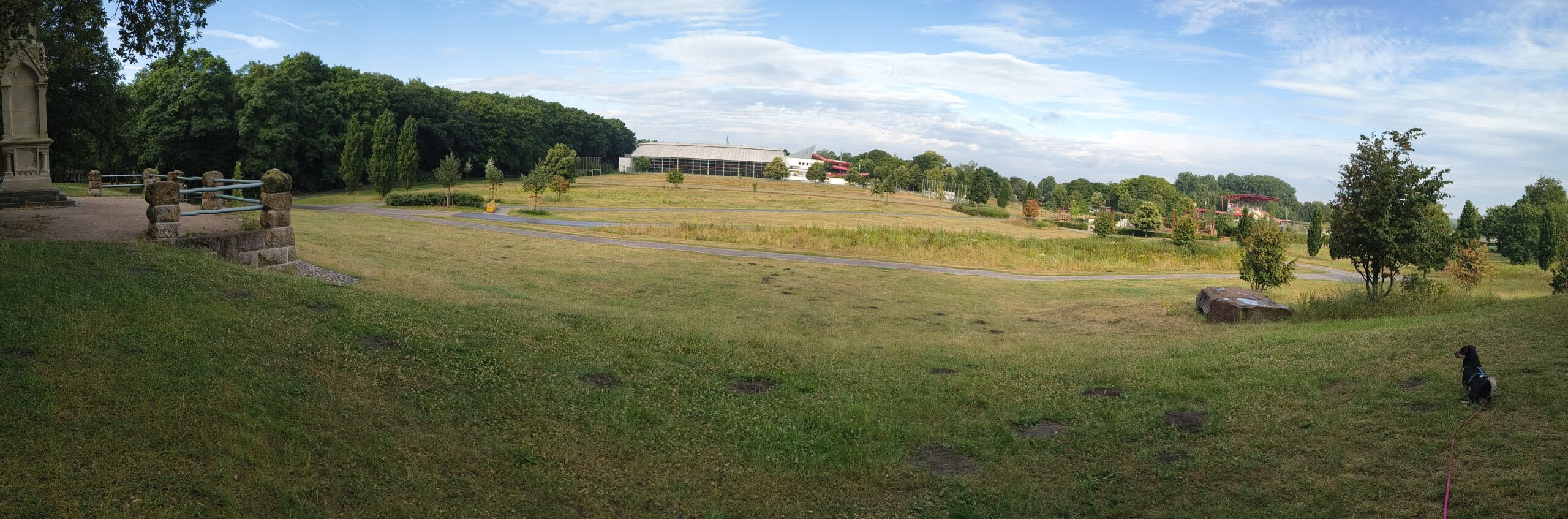 Blick auf das Maximare und das HSV Stadion vom Hügel des Exerzierplatzes in Bad Hamm