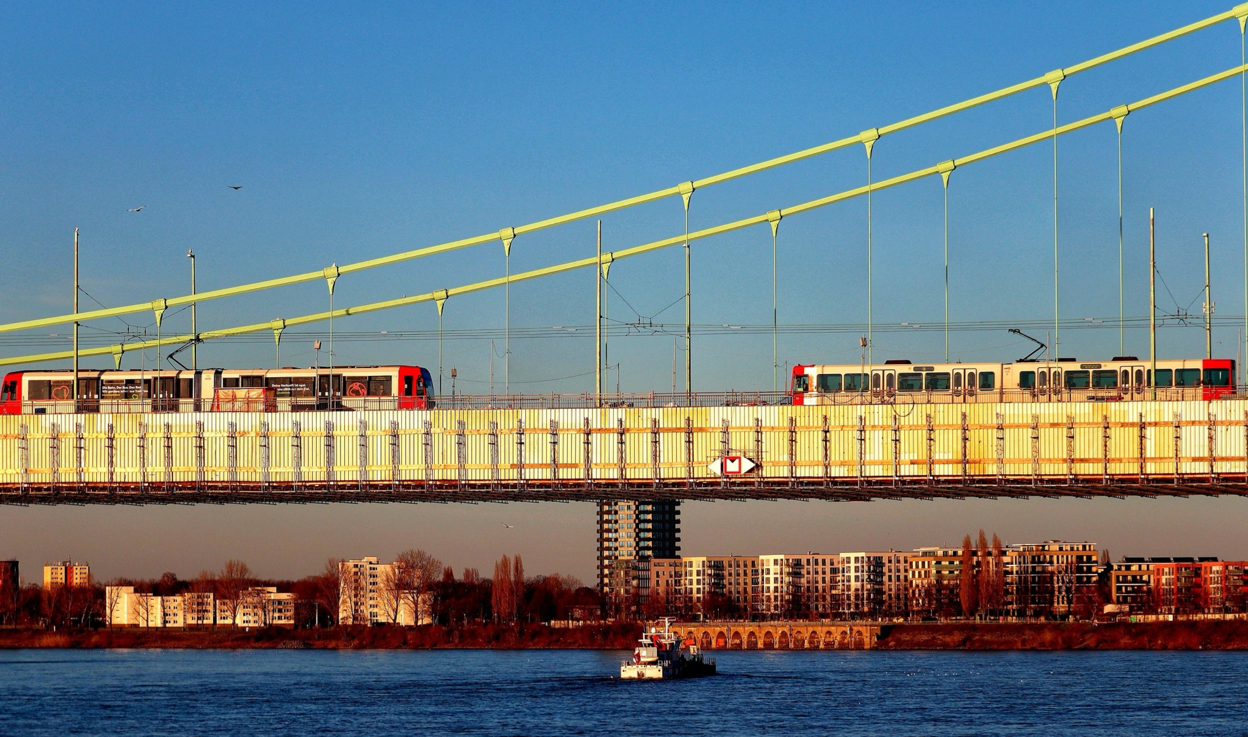 Blick auf die Mülheimer Brücke in Köln