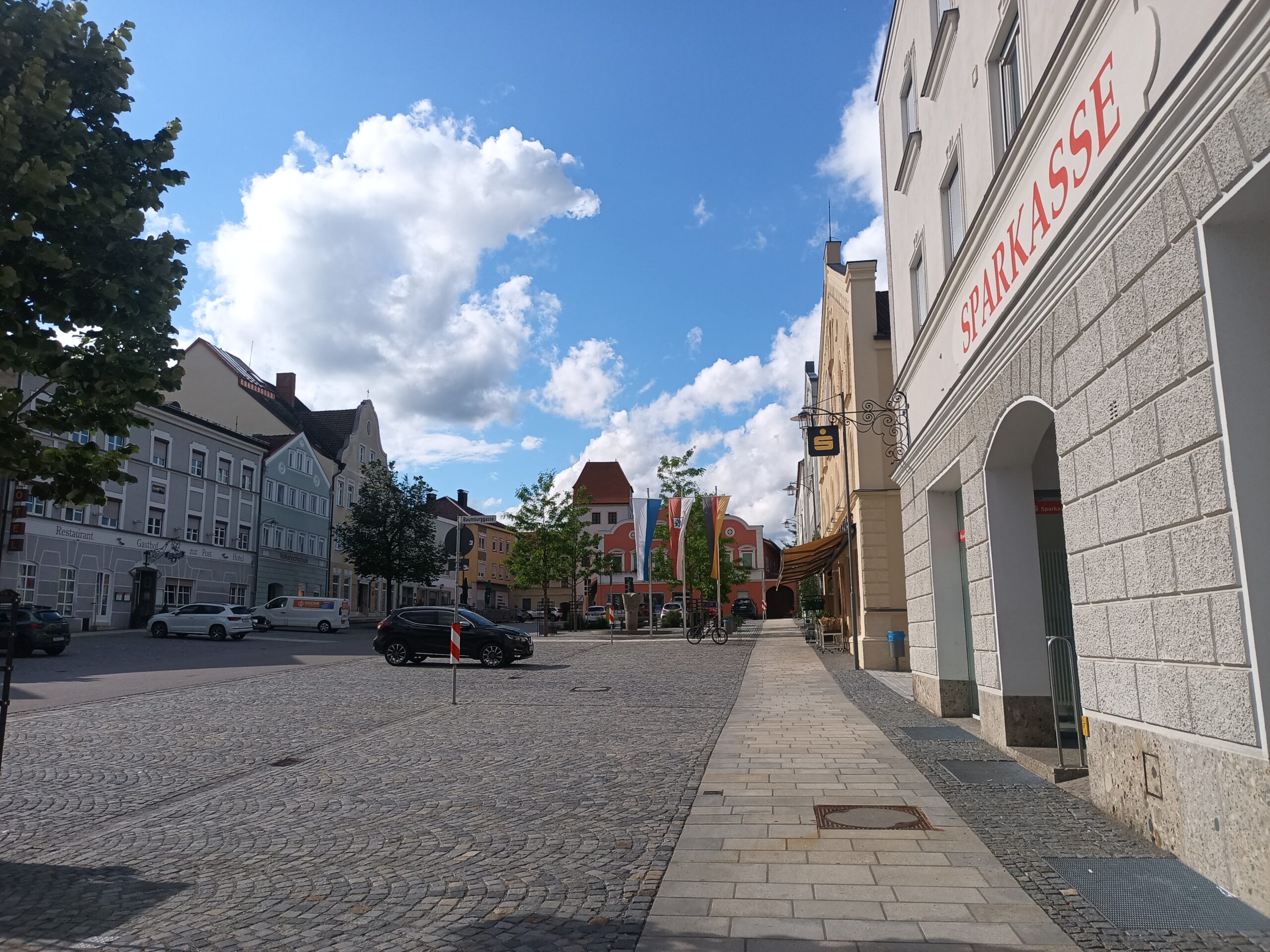 Befahrbarer ebener Gehweg