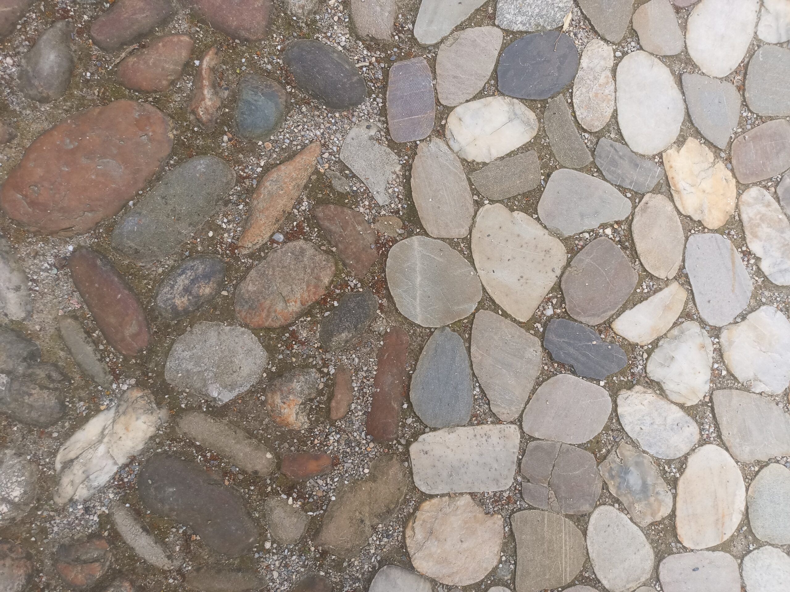 abgeschnittene Flussteine
