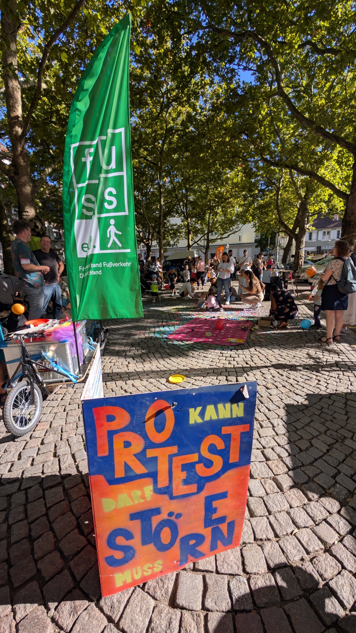 Protest muss stören. FUSS e.V. beim ParkingDay in Offenburg