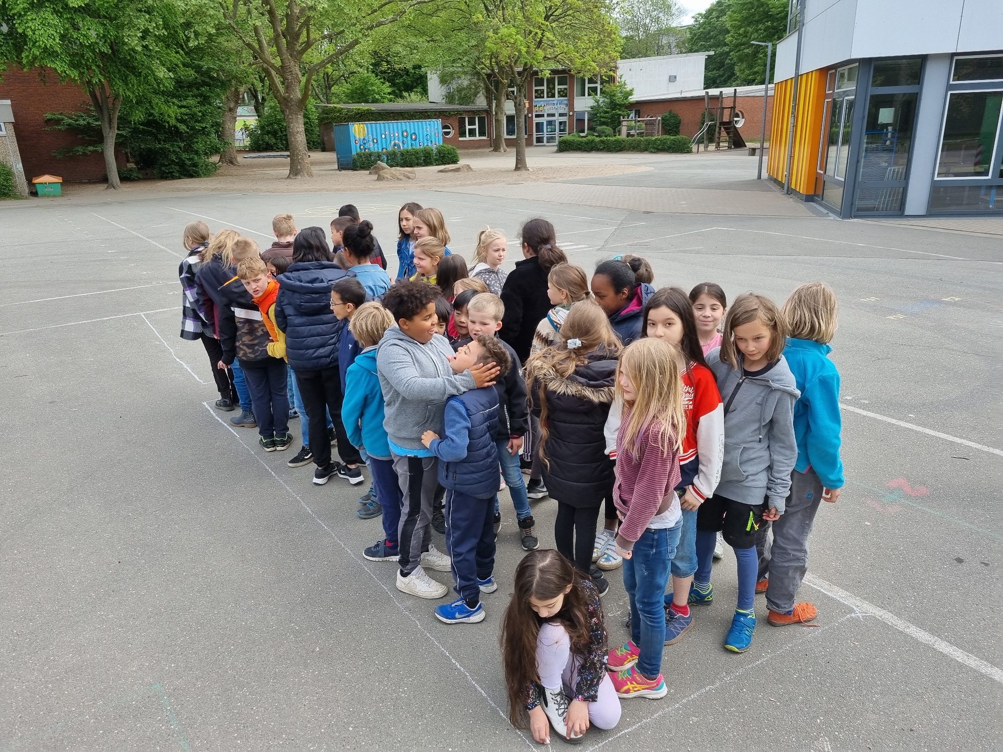 Wie viele Kinder passen auf einen Pkw-Stellplatz
