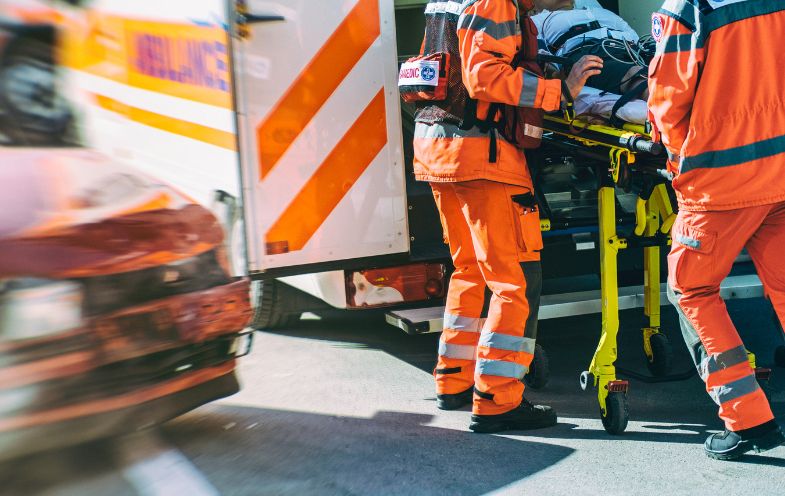 Rettungskräfte am Ort des Unfallsgeschehen
